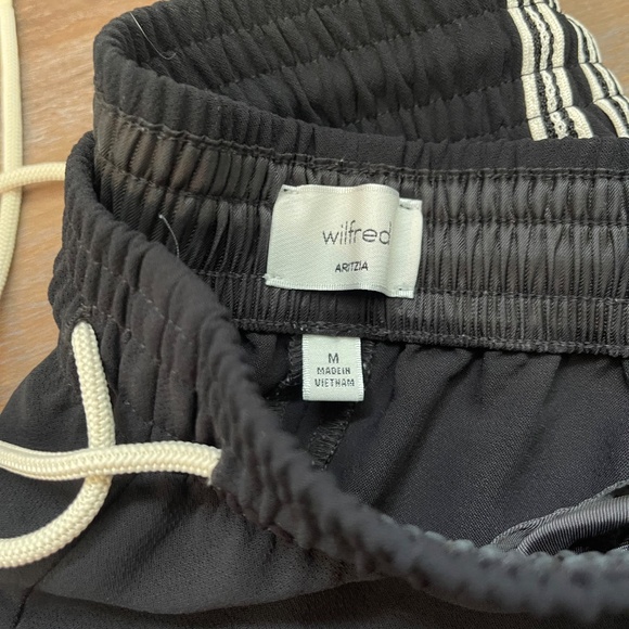 Aritzia Wilfred 'Thesis Pant'- Crepette- medium - Picture 3 of 4